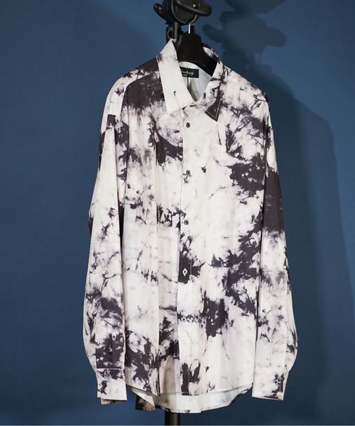 unrelaxing(アンリラクシング)の「ビッグシルエット総柄シャツ(シャツ/ブラウス・メンズ・ホワイト系5/その他14/その他26/ライトブラック/ブラック系3/ホワイト系その他/ブラック系その他3/ブラック系その他6/ホワイト系その他2/ライトグレー/パイソン/ダークグリーン系/ダークオリーブ/ライトグリーン系/ブラック/A/ライトホワイト/ダークブラック/ブラック系その他4/W/レッド/ホワイト×エメラルドグリーン/ダークグリーン系2/ケリーグリーン/その他35/チャコールグレー×ブラック/その他29/チョコ/オリーブ系1/N/ダークアッシュ/Y/ブラック×ブラック/ブラック系4/P/ベージュ系その他/アイボリー系4/ブルー系6/その他18/アッシュグレー/ブラック×ブルー/その他21/その他12/ブラック系その他/ライトブルー/クリアブルー/クリアグリーン/その他27/ホワイト×ブルー/ホワイト系その他7/F/クリアブラック/グレー系その他2/インディゴブルー/スカイブルー系6/Z/チェリーレッド/その他13/J/ライトグリーン系1/ベージュ系/イエロー系1/パープル/ブラック×ピンク/ライトグレー系1/ブラック系その他5/ホワイト×グレー/ライトグリーン系4/カーキ系7/オリーブ系/アイボリー/グレー系2/ホワイト×ブラック/その他10/ブラック系1/ブラック×ホワイト/ホワイト系6/ホワイト系その他3/ホワイト/C/その他2/ダークグリーン系1/スミクロ/ホワイト系9/ホワイト系8/ホワイト系7/ブルー系8/その他4/G/ブラック系7/ブラック系8/その他/その他17/S/その他1/Q/その他19/H/その他30・FREE)」の5枚目の写真