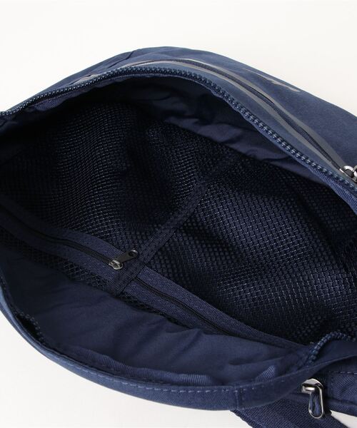 NIKE（ナイキ）の「《NIKEアパレル》ナイキ エレメンタル PRM ウェストパック（ボディバッグ/ウエストポーチ・メンズ・ダークネイビー/ブラック/グリーン/ブルー系その他/シルバー系その他/ブルー系その他2/グレー系その他・フリー）」の10枚目の写真