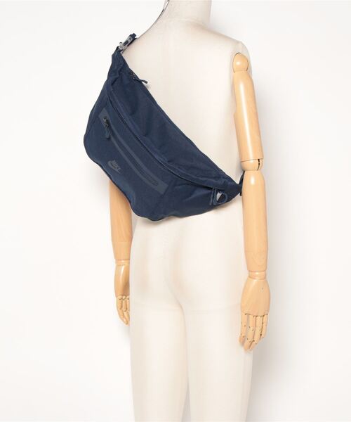 NIKE（ナイキ）の「《NIKEアパレル》ナイキ エレメンタル PRM ウェストパック（ボディバッグ/ウエストポーチ・メンズ・ダークネイビー/ブラック/グリーン/ブルー系その他/シルバー系その他/ブルー系その他2/グレー系その他・フリー）」の9枚目の写真