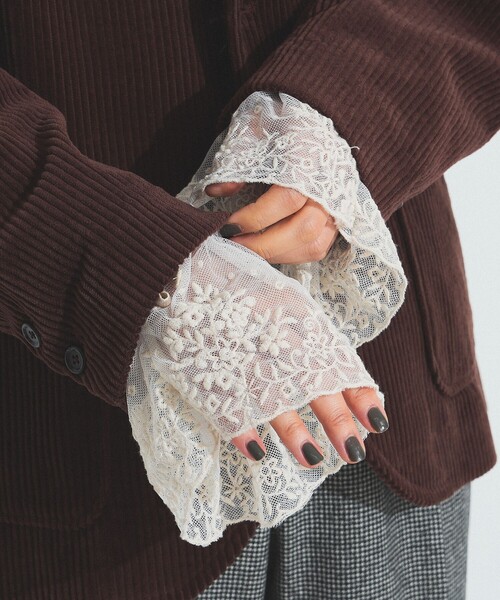 BEAMS BOY(ビームスボーイ)の「BEAMS BOY / レース 付け袖(アームカバー・レディース・オフホワイト/ブラック・ONE SIZE)」の2枚目の写真