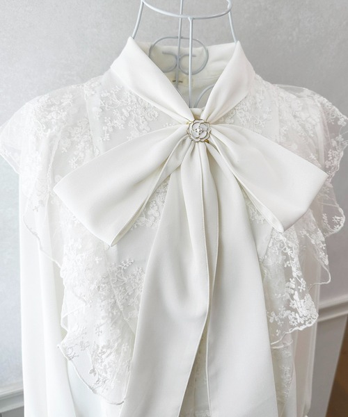 apres jour（アプレジュール）の「【apres jour×ARIAZ】フラワーデザインボウタイスカーフリング（ストール/ショール・レディース・ホワイト/ブラック・FREE）」の4枚目の写真