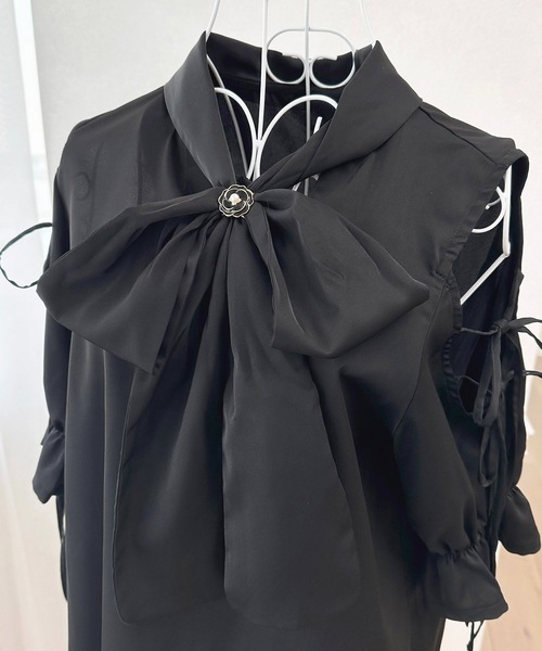 apres jour（アプレジュール）の「【apres jour×ARIAZ】フラワーデザインボウタイスカーフリング（ストール/ショール・レディース・ホワイト/ブラック・FREE）」の6枚目の写真