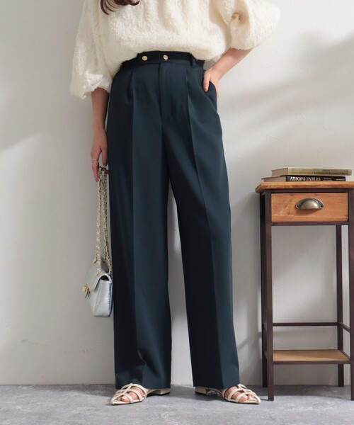 fredy emue（フレディエミュ）の「チノライクタックパンツ（スラックス・レディース・ベージュ/ネイビー/アイボリー・36/38）」の3枚目の写真