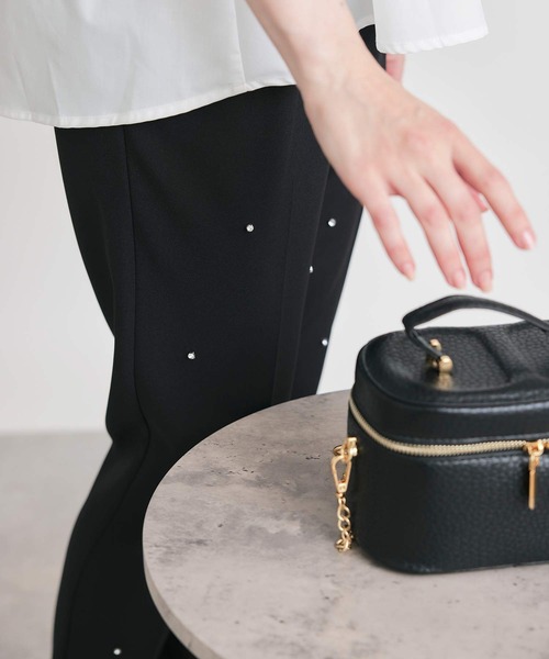 PICCIN PERLA(ピッチンペルラ)の「フロントタック センタープレス ラインストーンパンツ(スラックス・レディース・ブラック・S/M)」の9枚目の写真