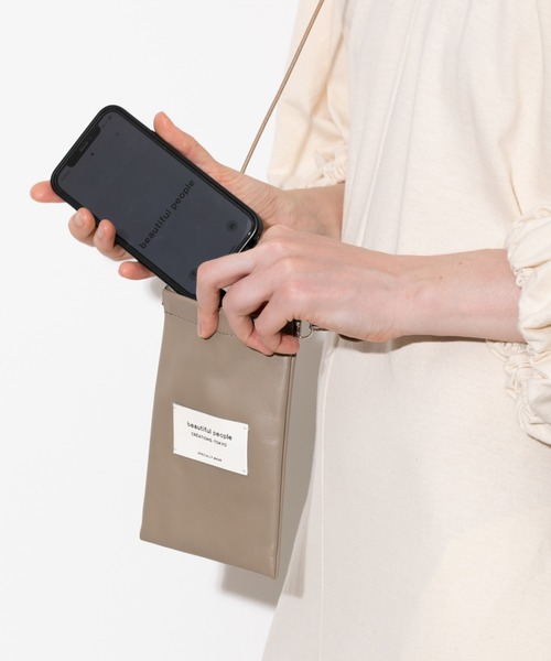 beautiful people(ビューティフルピープル)の「color leather document case(ショルダーバッグ・レディース・グレイッシュベージュ/グレー/ブラック/アイボリー/ピンク/グリーン・FREE)」の22枚目の写真