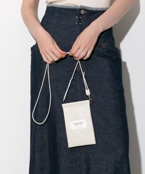 beautiful people(ビューティフルピープル)の「color leather document case(ショルダーバッグ・レディース・グレイッシュベージュ/グレー/ブラック/アイボリー/ピンク/グリーン・FREE)」の9枚目の写真