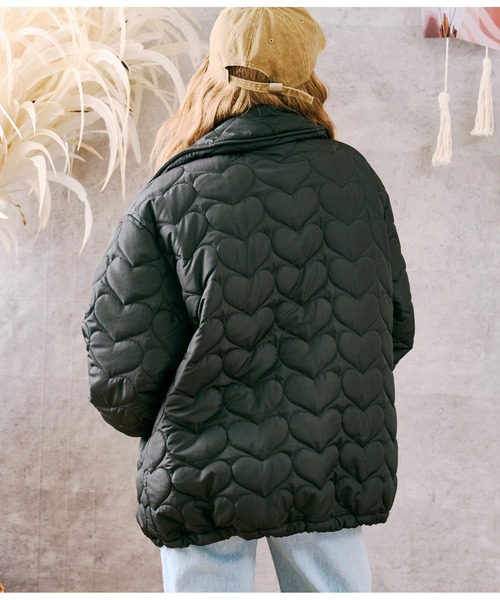 anap mimpi（アナップミンピ）の「ハート キルティング ボリュームスリーブ オーバーサイズ ジャケット（ブルゾン・レディース・ブラック/カーキ・FREE）」の6枚目の写真