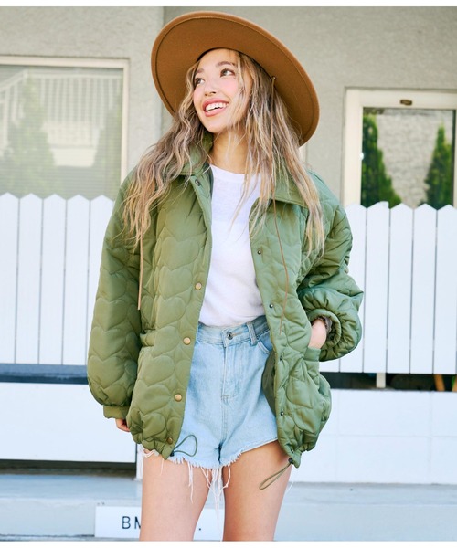 anap mimpi（アナップミンピ）の「ハート キルティング ボリュームスリーブ オーバーサイズ ジャケット（ブルゾン・レディース・ブラック/カーキ・FREE）」の13枚目の写真