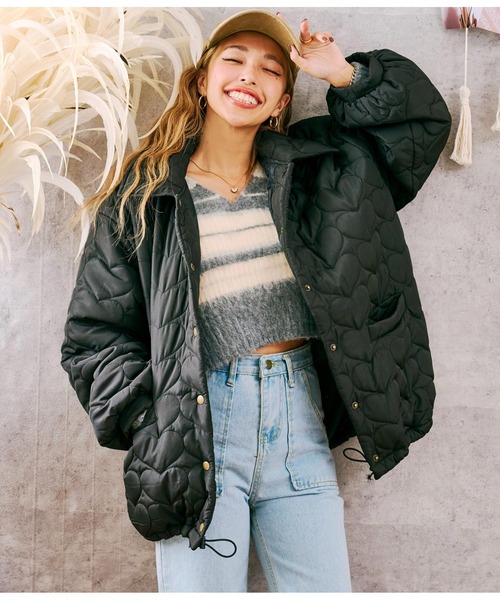 anap mimpi（アナップミンピ）の「ハート キルティング ボリュームスリーブ オーバーサイズ ジャケット（ブルゾン・レディース・ブラック/カーキ・FREE）」の5枚目の写真