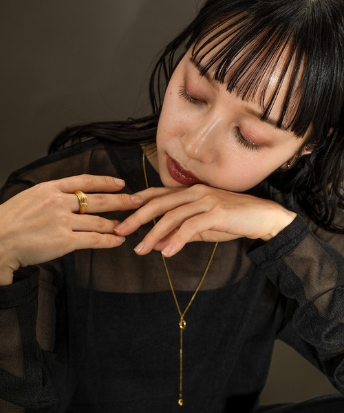 voov（ブーブ）の「【金属アレルギー対応】幅広 ライン リング サージカル 指輪 デイリー オケージョン（リング・レディース・ゴールド/シルバー・11号）」の5枚目の写真