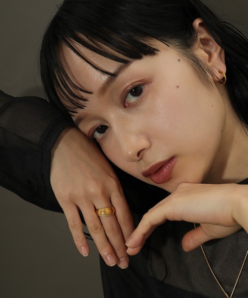 voov（ブーブ）の「【金属アレルギー対応】幅広 ライン リング サージカル 指輪 デイリー オケージョン（リング・レディース・ゴールド/シルバー・11号）」の9枚目の写真