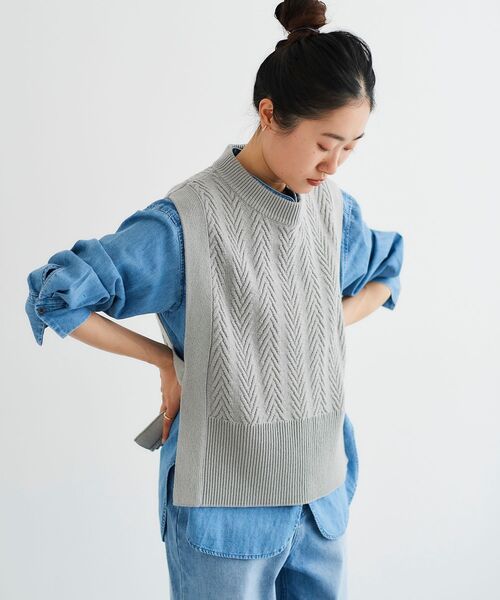 le.coeur blanc（ルクールブラン）の「柄編みニットベスト（ベスト・レディース・ライトグレー/オフホワイト・38）」の4枚目の写真
