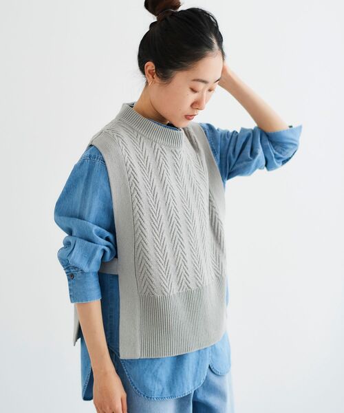 le.coeur blanc（ルクールブラン）の「柄編みニットベスト（ベスト・レディース・ライトグレー/オフホワイト・38）」の6枚目の写真