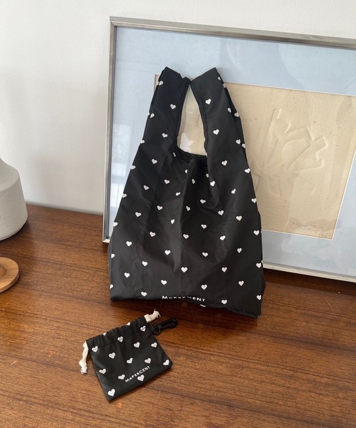 Me%(ミィパーセント)の「【巾着ポーチ付き】エコバッグチャーム 100801(エコバッグ/サブバッグ・レディース・グレー/ベージュ/オフホワイト/ブラック/ブルー/アイボリー/キャメル/ネイビー/イエロー系その他・FREE)」の1枚目の写真