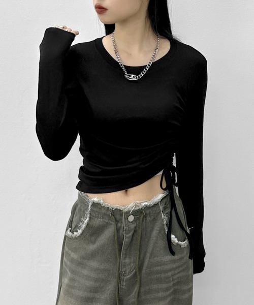 LVEU.(ラブユ.)の「【LVEU.】アシメシャーリングデザイントップス / トップス カットソー アシンメトリー アシメ シャーリング クルーネック ブラック ホワイト ZOZOTOWN限定(Tシャツ/カットソー・レディース・ホワイト/ブラック・FREE)」の1枚目の写真