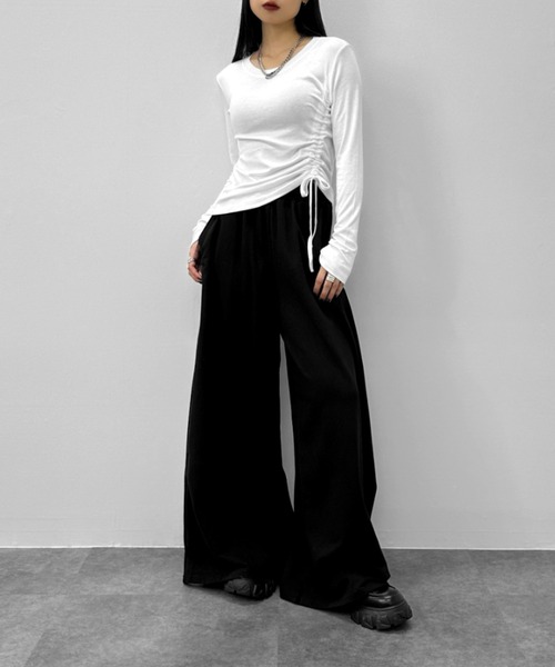 LVEU.(ラブユ.)の「【LVEU.】アシメシャーリングデザイントップス / トップス カットソー アシンメトリー アシメ シャーリング クルーネック ブラック ホワイト ZOZOTOWN限定(Tシャツ/カットソー・レディース・ホワイト/ブラック・FREE)」の7枚目の写真