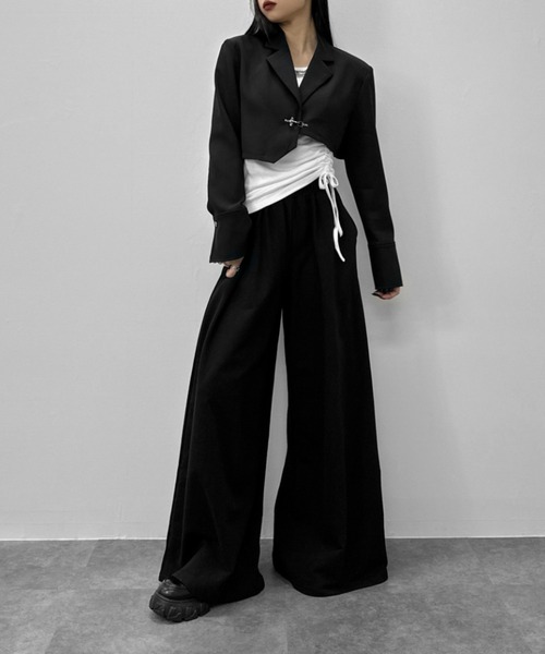 LVEU.(ラブユ.)の「【LVEU.】アシメシャーリングデザイントップス / トップス カットソー アシンメトリー アシメ シャーリング クルーネック ブラック ホワイト ZOZOTOWN限定(Tシャツ/カットソー・レディース・ホワイト/ブラック・FREE)」の10枚目の写真