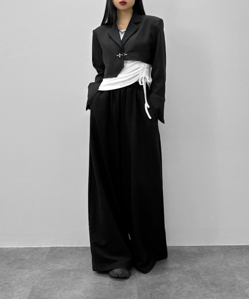 LVEU.(ラブユ.)の「【LVEU.】アシメシャーリングデザイントップス / トップス カットソー アシンメトリー アシメ シャーリング クルーネック ブラック ホワイト ZOZOTOWN限定(Tシャツ/カットソー・レディース・ホワイト/ブラック・FREE)」の11枚目の写真