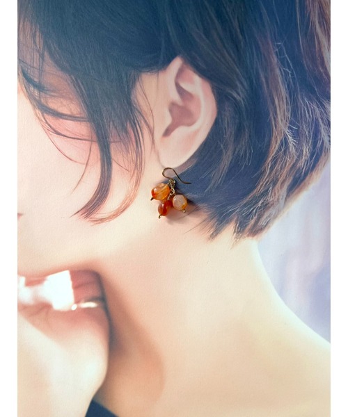 tone(トーン)の「【jebi】14kgf ふぞろい天然石の大きめピアス(MA)(ピアス(両耳用)・レディース・オレンジ/ホワイト・FREE)」の4枚目の写真