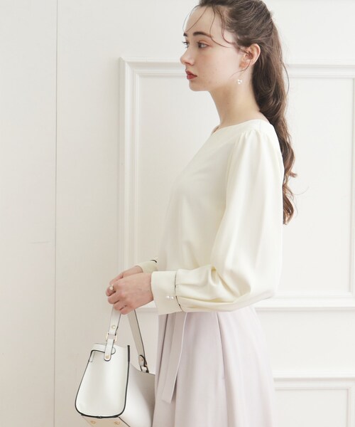 couture brooch（クチュールブローチ）の「◆ハートネック配色ポイントブラウス（シャツ/ブラウス・レディース・ライトグレー系4/アイボリー系4・42/40/38）」の4枚目の写真