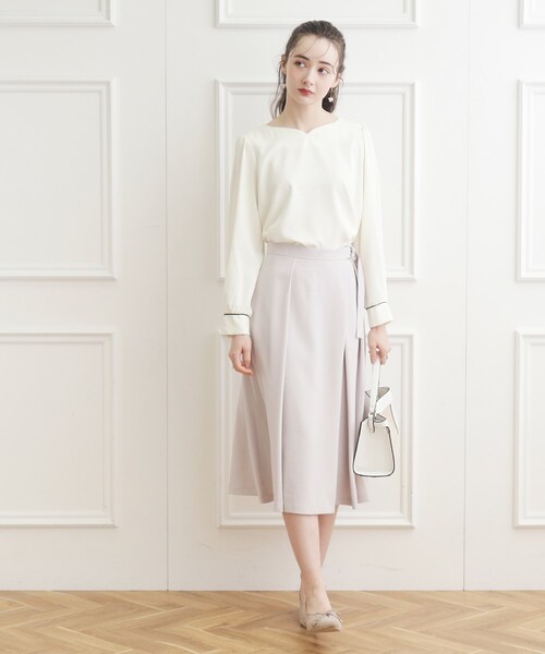 couture brooch（クチュールブローチ）の「◆ハートネック配色ポイントブラウス（シャツ/ブラウス・レディース・ライトグレー系4/アイボリー系4・42/40/38）」の6枚目の写真