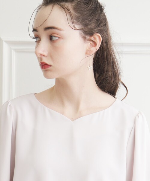 couture brooch（クチュールブローチ）の「◆ハートネック配色ポイントブラウス（シャツ/ブラウス・レディース・ライトグレー系4/アイボリー系4・42/40/38）」の10枚目の写真