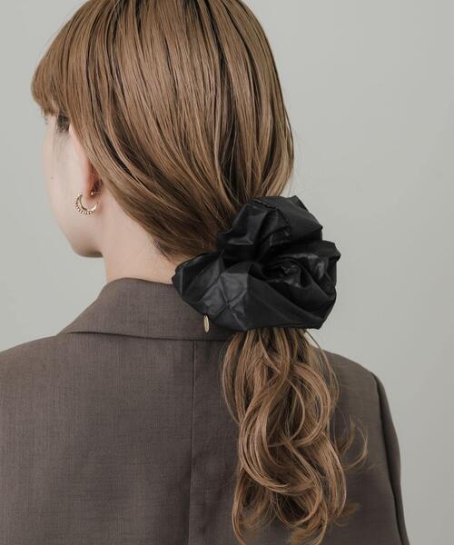 SMELLY（スメリー）の「ボリュームシュシュ（ヘアゴム・レディース・ブラック/ホワイト・-）」の9枚目の写真