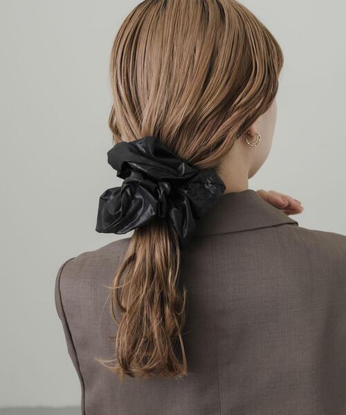 SMELLY（スメリー）の「ボリュームシュシュ（ヘアゴム・レディース・ブラック/ホワイト・-）」の10枚目の写真