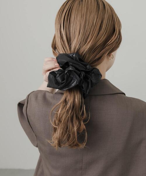 SMELLY（スメリー）の「ボリュームシュシュ（ヘアゴム・レディース・ブラック/ホワイト・-）」の11枚目の写真