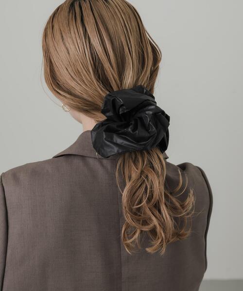 SMELLY（スメリー）の「ボリュームシュシュ（ヘアゴム・レディース・ブラック/ホワイト・-）」の12枚目の写真