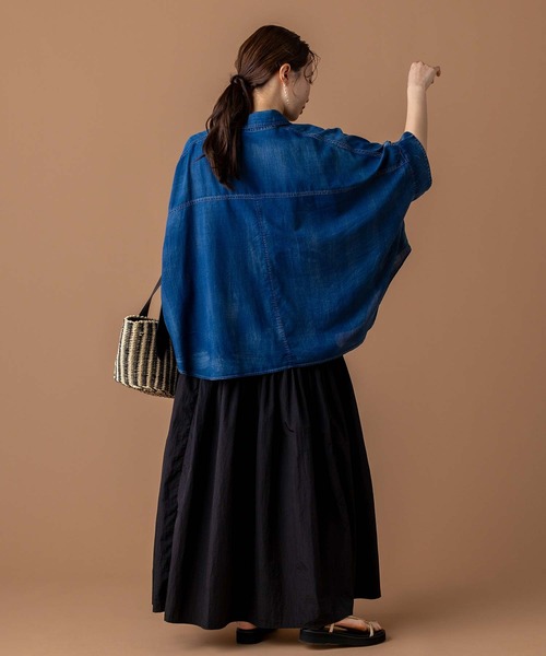 Gready Brilliant(グレディブリリアン)の「ドルマンデニムシャツ(シャツ/ブラウス・レディース・インディゴブルー・38)」の4枚目の写真