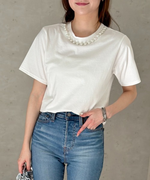 Per sist ence(パーシエンス)の「天竺衿ぐりパール付きTシャツ/手洗い可(Tシャツ/カットソー・レディース・イエロー/ブラック/オフホワイト・FREE)」の2枚目の写真