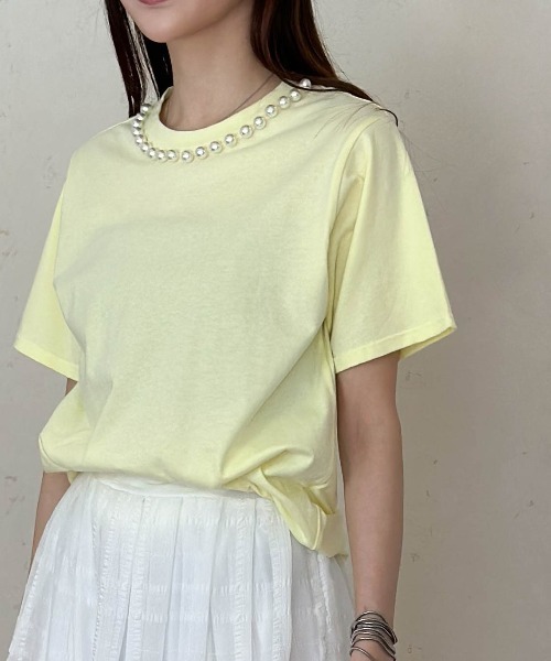 Per sist ence(パーシエンス)の「天竺衿ぐりパール付きTシャツ/手洗い可(Tシャツ/カットソー・レディース・イエロー/ブラック/オフホワイト・FREE)」の3枚目の写真