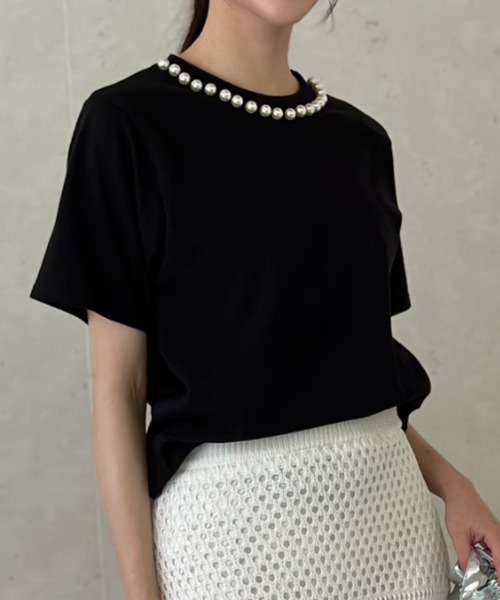 Per sist ence(パーシエンス)の「天竺衿ぐりパール付きTシャツ/手洗い可(Tシャツ/カットソー・レディース・イエロー/ブラック/オフホワイト・FREE)」の1枚目の写真