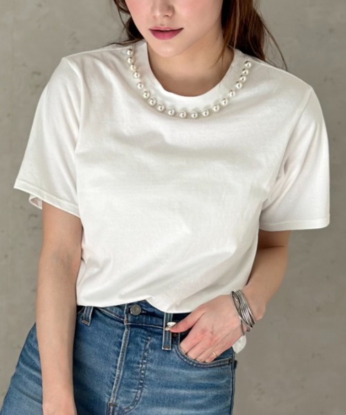 Per sist ence(パーシエンス)の「天竺衿ぐりパール付きTシャツ/手洗い可(Tシャツ/カットソー・レディース・イエロー/ブラック/オフホワイト・FREE)」の7枚目の写真