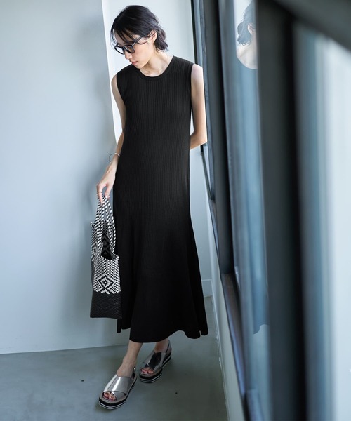 STYLE DELI（スタイルデリ）の「【ドライ質感】リブ編みマーメイドワンピース（ワンピース・レディース・チョコ/ネイビー/ブラック・SMALL/MEDIUM）」の9枚目の写真