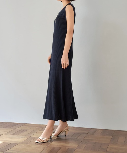 STYLE DELI（スタイルデリ）の「【ドライ質感】リブ編みマーメイドワンピース（ワンピース・レディース・チョコ/ネイビー/ブラック・SMALL/MEDIUM）」の21枚目の写真