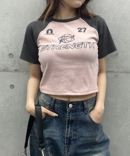 ROGER AND RAW(ロジャーアンドロウ)の「袖配色ショート丈リブTシャツ(Tシャツ/カットソー・レディース・ネイビー/ホワイト/ピンク/ブラック・FREE)」の1枚目の写真