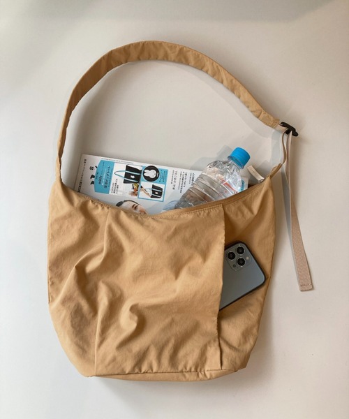 BIRTHDAY BAR（バースデイバー）の「LIGHT NYLON SHOULDER（ショルダーバッグ・レディース・ベージュ/ブラック/グレー・0）」の4枚目の写真