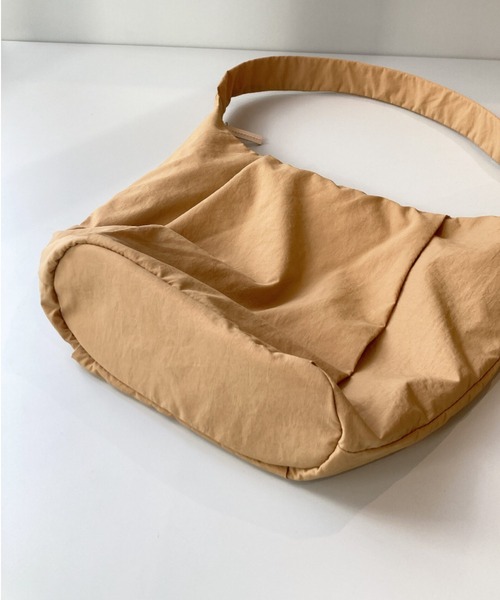 BIRTHDAY BAR（バースデイバー）の「LIGHT NYLON SHOULDER（ショルダーバッグ・レディース・ベージュ/ブラック/グレー・0）」の5枚目の写真