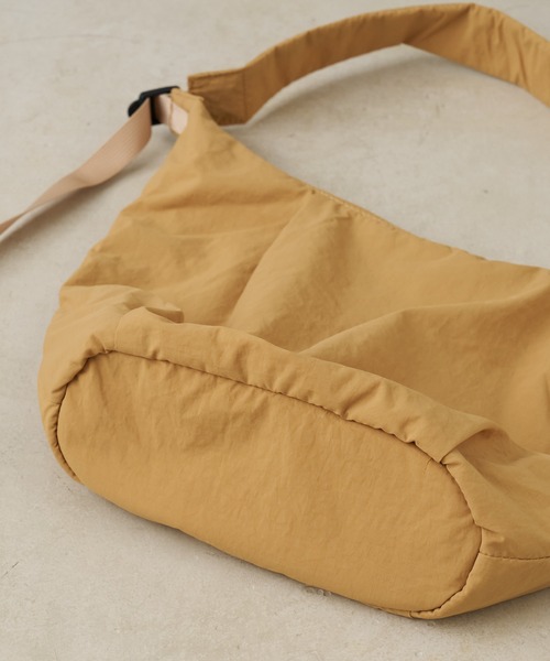 BIRTHDAY BAR（バースデイバー）の「LIGHT NYLON SHOULDER（ショルダーバッグ・レディース・ベージュ/ブラック/グレー・0）」の15枚目の写真