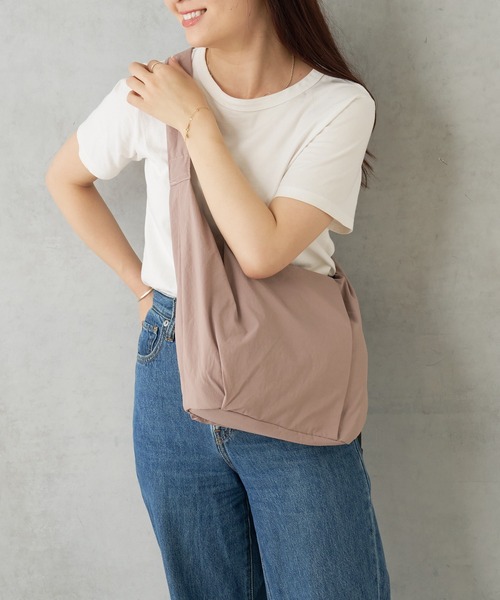 BIRTHDAY BAR（バースデイバー）の「LIGHT NYLON SHOULDER（ショルダーバッグ・レディース・ベージュ/ブラック/グレー・0）」の9枚目の写真