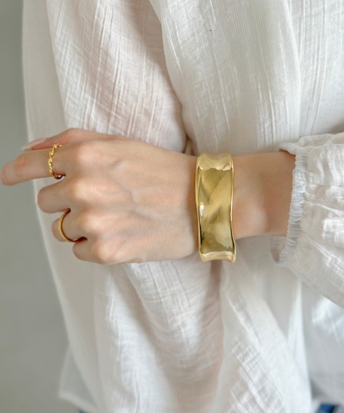 sowang(ソワン)の「ニュアンスワイドバングル-nuance wide bangle-(バングル/リストバンド・レディース・ゴールド/シルバー・FREE)」の20枚目の写真