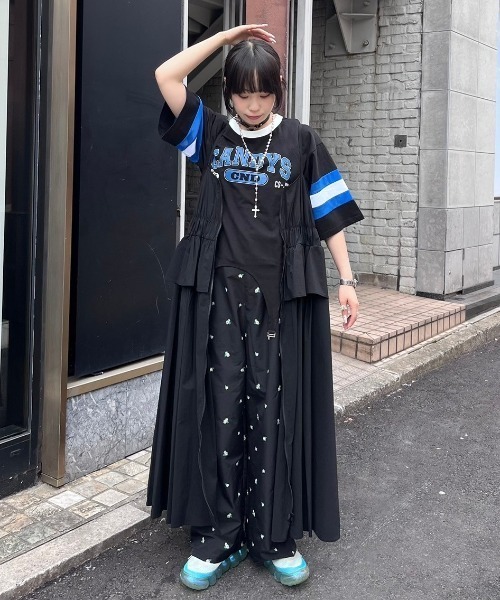 「Candy Stripper」 半袖Tシャツ 2 ブラック レディース Candy Stripper（キャンディストリッパー）の「GARTER DETAIL