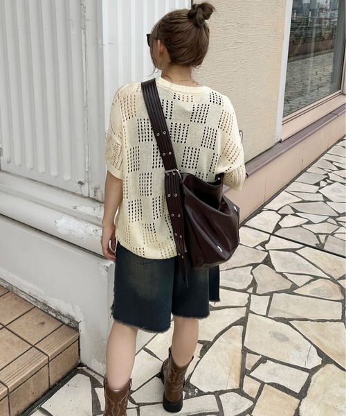 sedacle(セダクル)の「バイパターン透かしニット(Tシャツ/カットソー・レディース・アイボリー/レッド/ブラック・SMALL/LARGE/MEDIUM)」の4枚目の写真