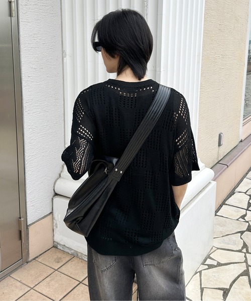 sedacle(セダクル)の「バイパターン透かしニット(Tシャツ/カットソー・レディース・アイボリー/レッド/ブラック・SMALL/LARGE/MEDIUM)」の15枚目の写真