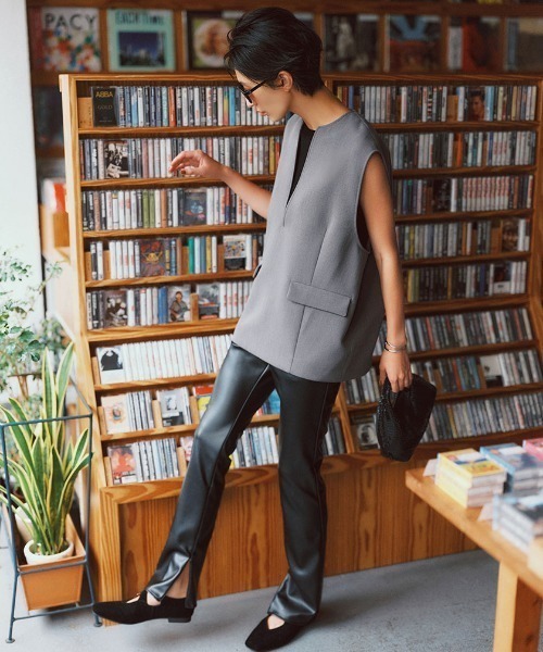 Mila Owen(ミラオーウェン)の「クロスストラップベロアバレエシューズ(パンプス・レディース・ダークブラウン/ブラック/レオパード・38/37/36)」の19枚目の写真
