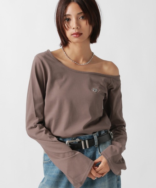 PAGEBOY(ページボーイ)の「ワンショルプレートトップス(Tシャツ/カットソー・レディース・ブラック/オフホワイト/ブラウン・FREE)」の1枚目の写真