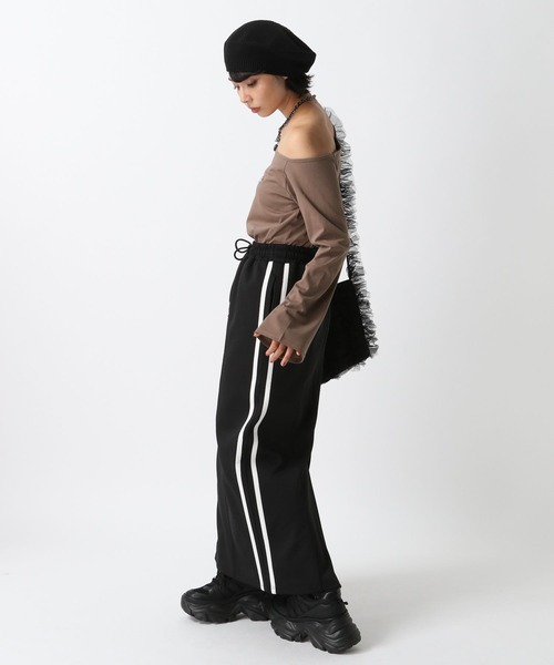 PAGEBOY(ページボーイ)の「ワンショルプレートトップス(Tシャツ/カットソー・レディース・ブラック/オフホワイト/ブラウン・FREE)」の16枚目の写真