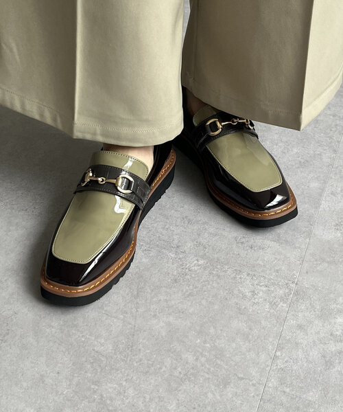 Thevon(ゼボン)の「配色エナメルローファー(ブーツ・レディース・ブラック/カーキ・M/L)」の1枚目の写真